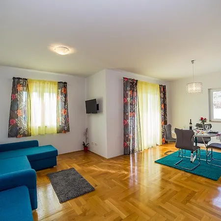 Apartment Ivan Makarska