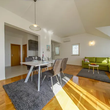 Ivan Apartment *