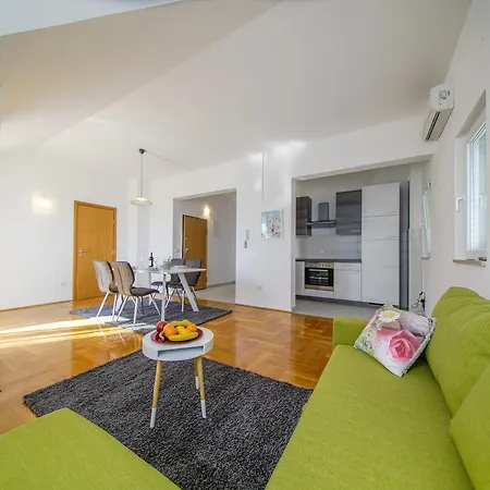 Apartment Ivan Makarska